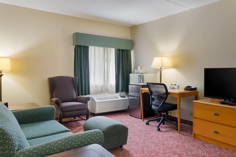Unwind on the sofa, then catch up at the desk.