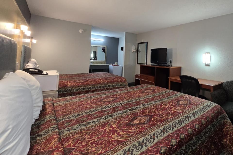 Unwind in a spacious double room with work desk.