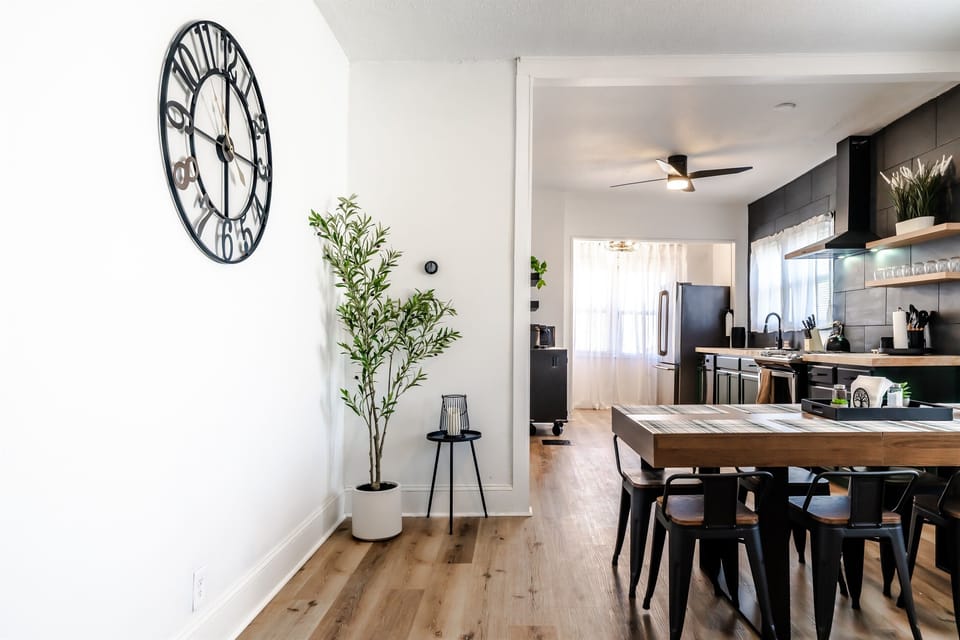Dining room for 8 guests