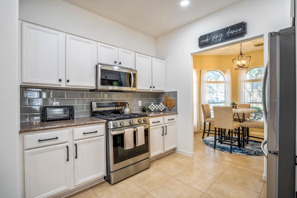 Kitchen with breakfast nook