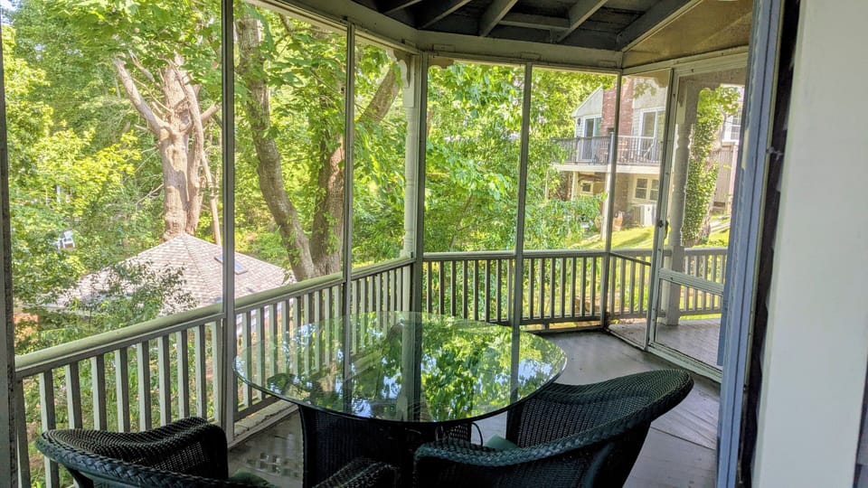 Screened porch with dining
