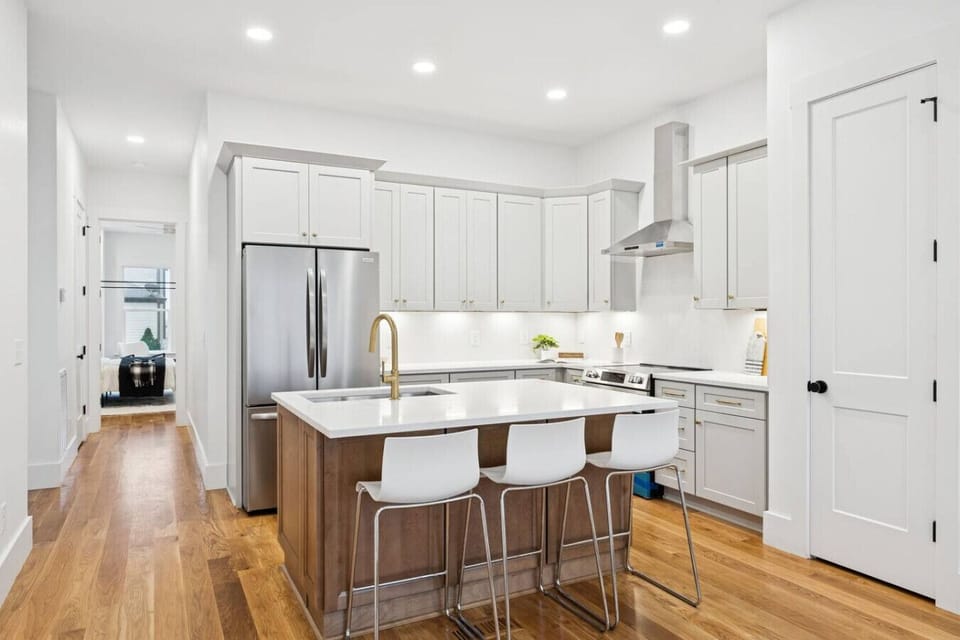 Fully-equipped, modern kitchen with stainless steel appliances for all your cooking needs! Seating at the kitchen island.