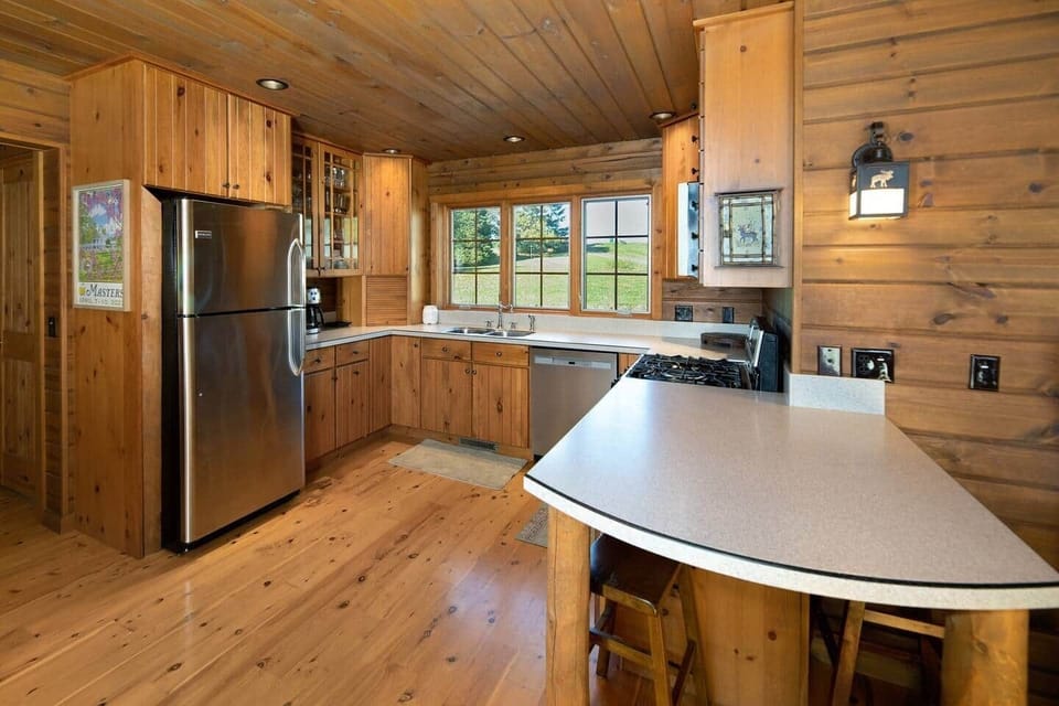 Kitchen with eat in bar