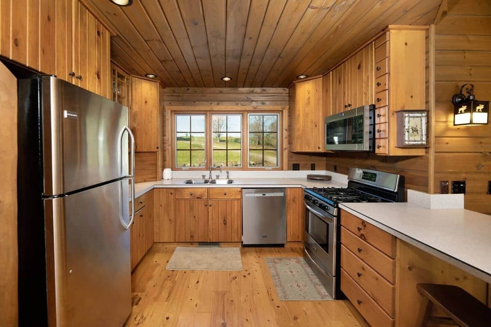 Kitchen with eat in bar