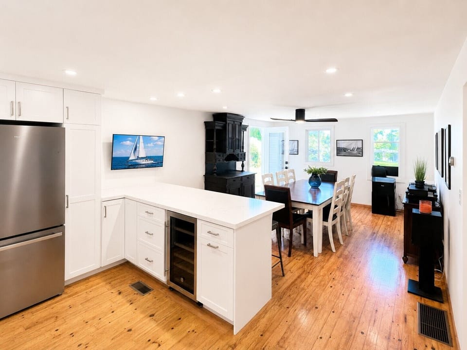 Open-Concept Kitchen & Dining Area