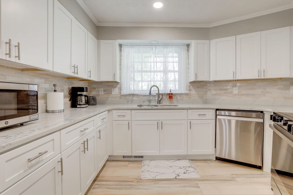 Kitchen | Main Level