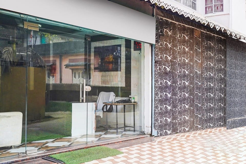 Entrance / Reception