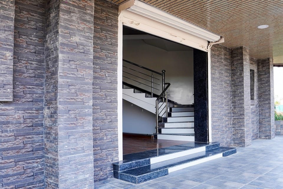 Entrance / Reception