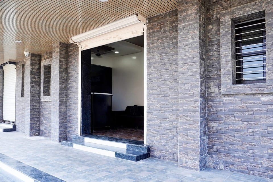 Entrance / Reception