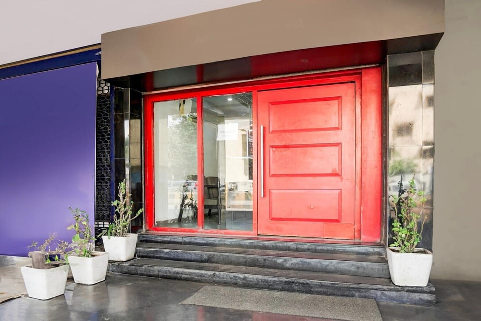 Entrance / Reception