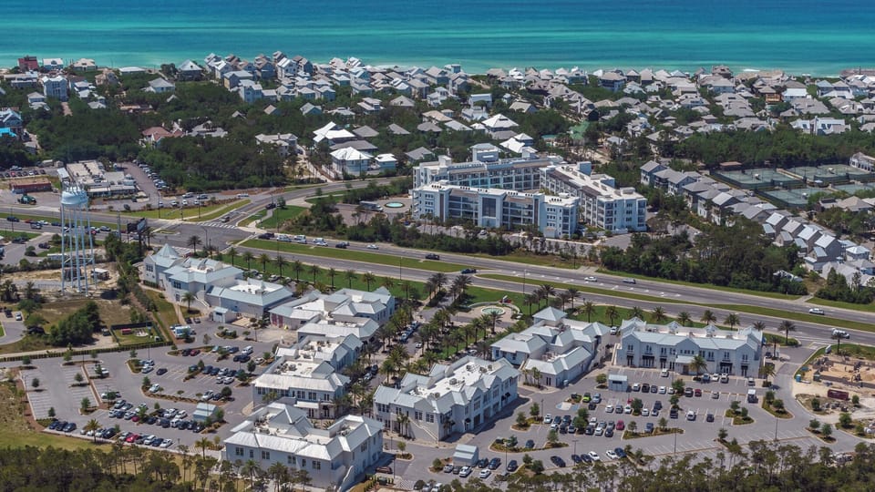30Avenue Grounds & Amenities