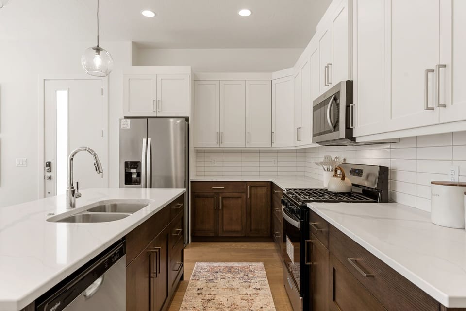 8-web-or-mls-3080-s-bloomington-dr-44