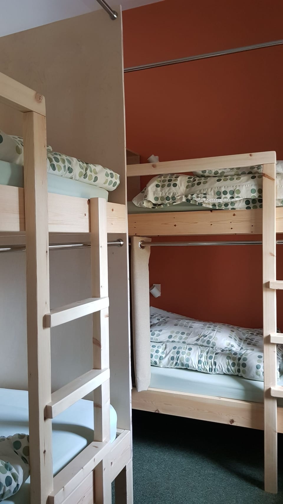 4 bed room