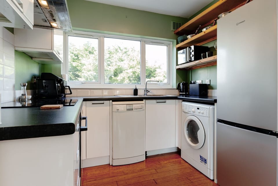 Kitchen with integrated appliances