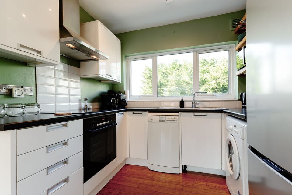 Kitchen with integrated appliances