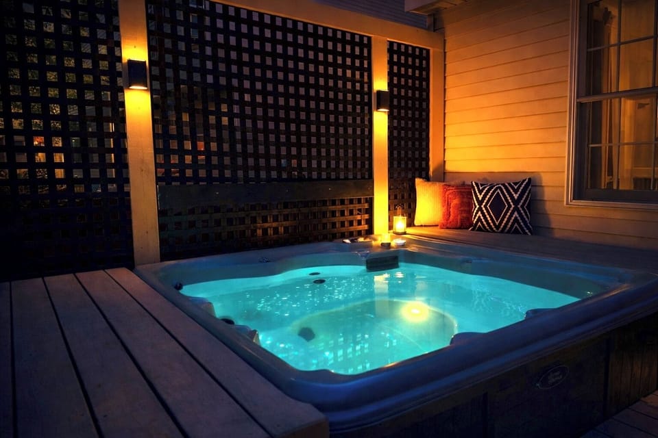 Outdoor spa tub