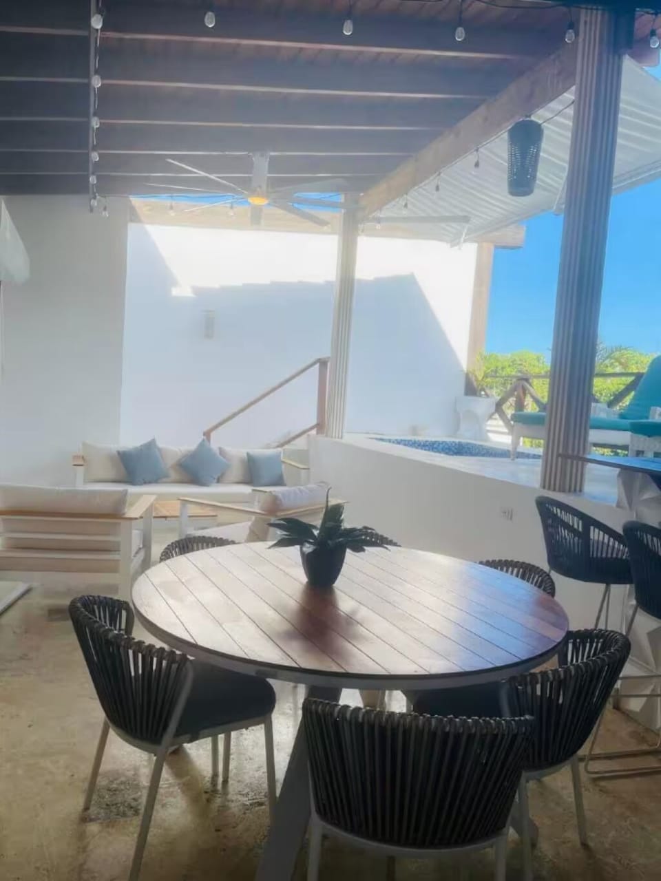 Outdoor dining