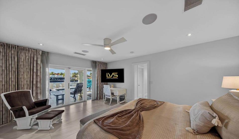 Primary Ensuite#2 (Pool View with Direct Pool Access)