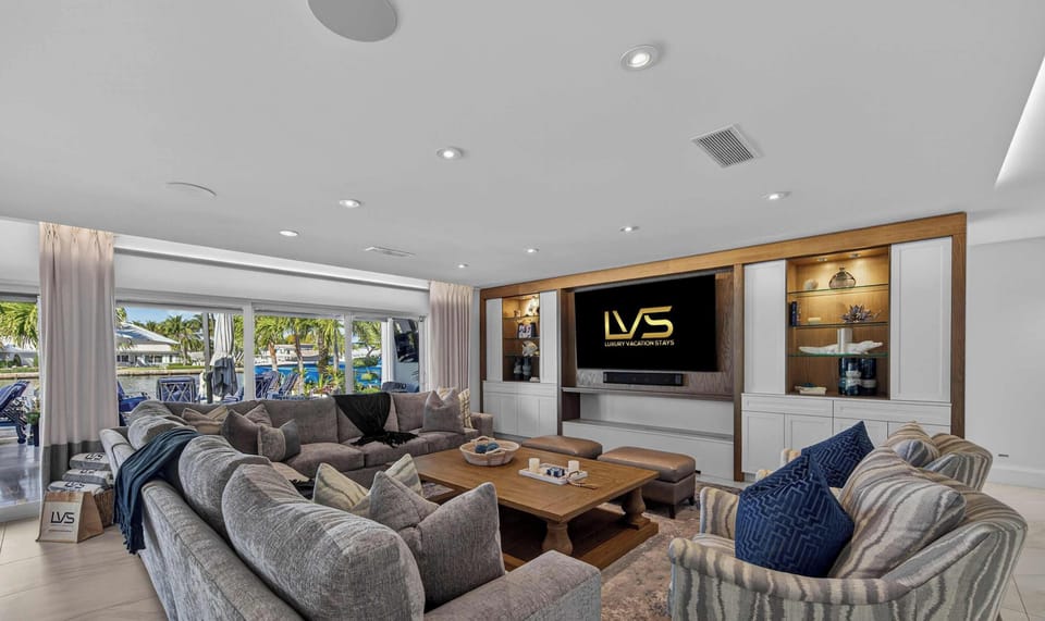 Expansive Open-Concept Living Area with Dining Space & Fully Equipped Chef’s Kitchen