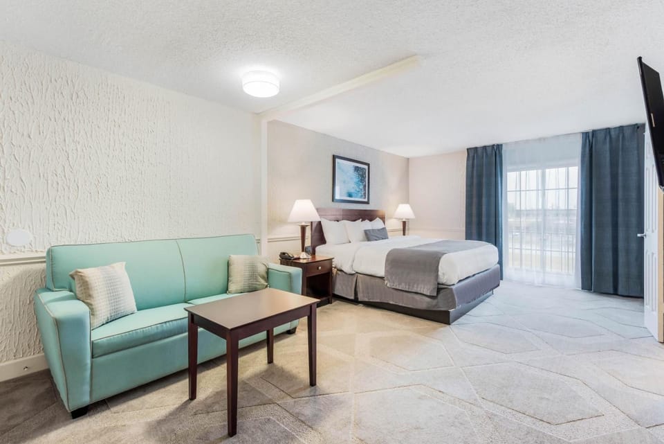 Wake up in a spacious king room made for lounging.