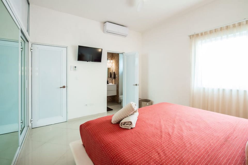 King-size bed, natural light, and calm ambiance — your private retreat in Tulum.
