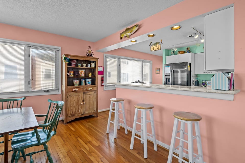 2nd floor
Kitchen eating bar