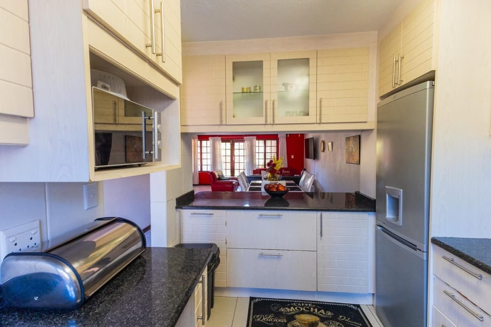 Shelly de La Mer - 3 Bed APT2 (5653)