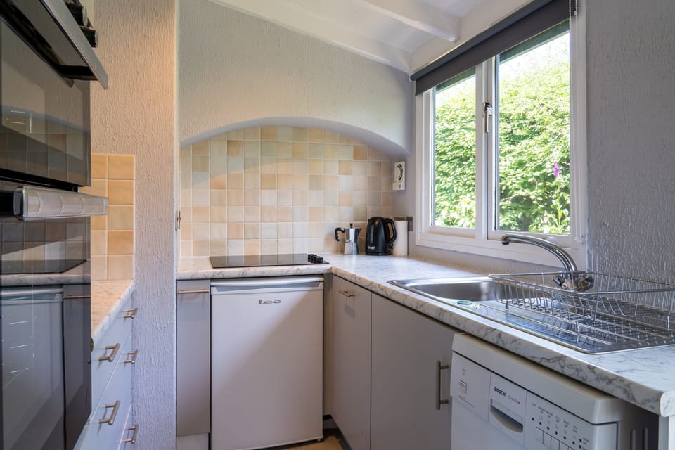 Old Orchards Lodge - Aynsome Manor Park, Cartmel - Kitchen