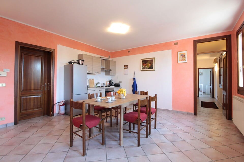 Autumn, Kitchen, Living Room, Spring, Summer