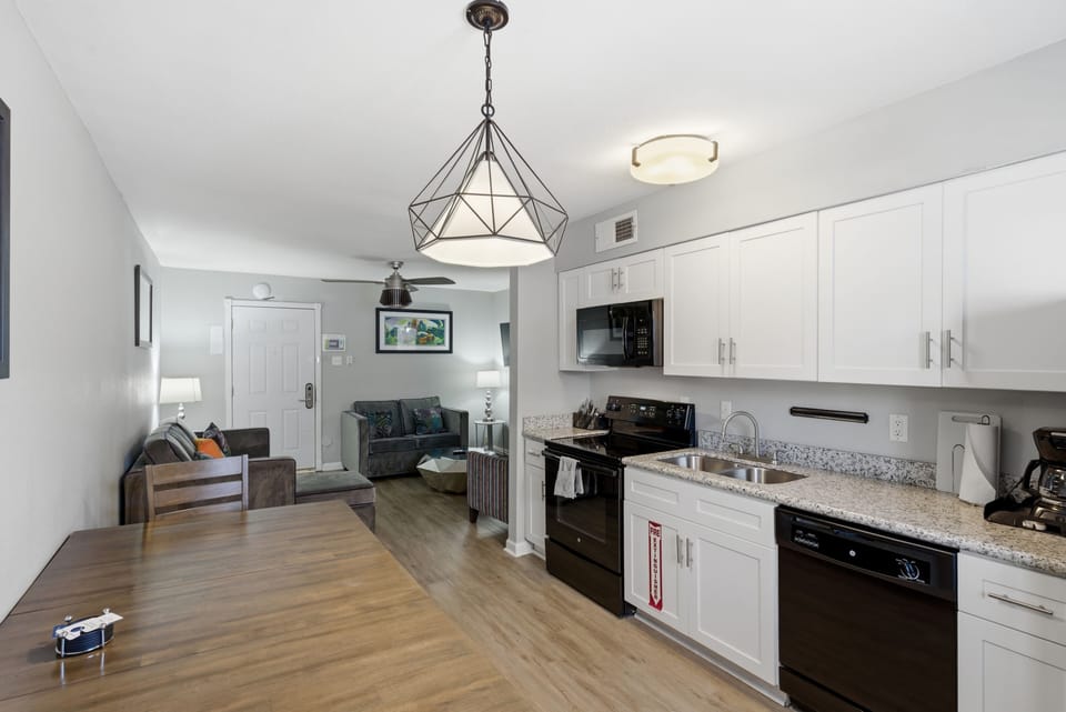 Kitchen area with an elegant look + dining area to bake and bite at the same time!