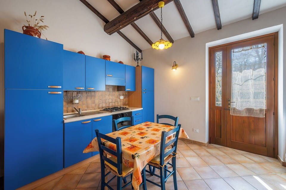 Autumn, Dining Room, Kitchen, Spring, Summer