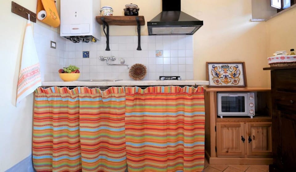 Autumn, Dining Room, Kitchen, Living Room, Spring, Summer