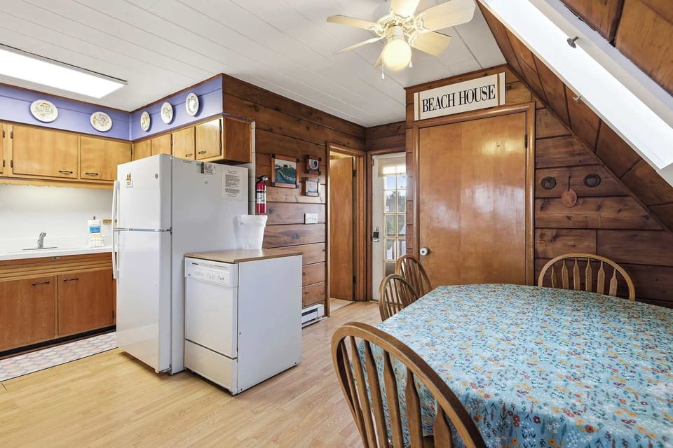 Stock it, cook it, share it. This is what a beach chalet is for.