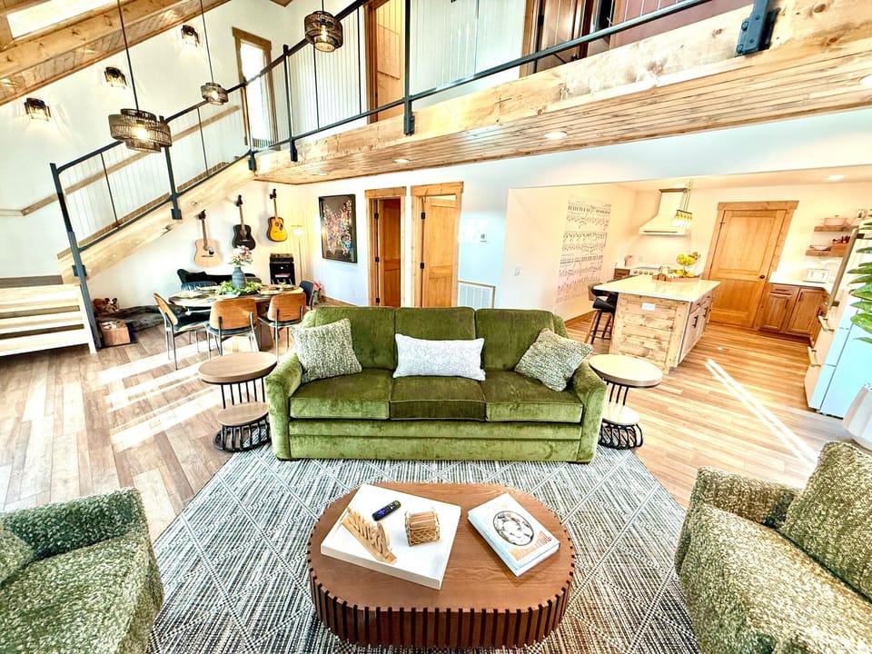 Home Decor, Indoors, Couch, Furniture, Architecture