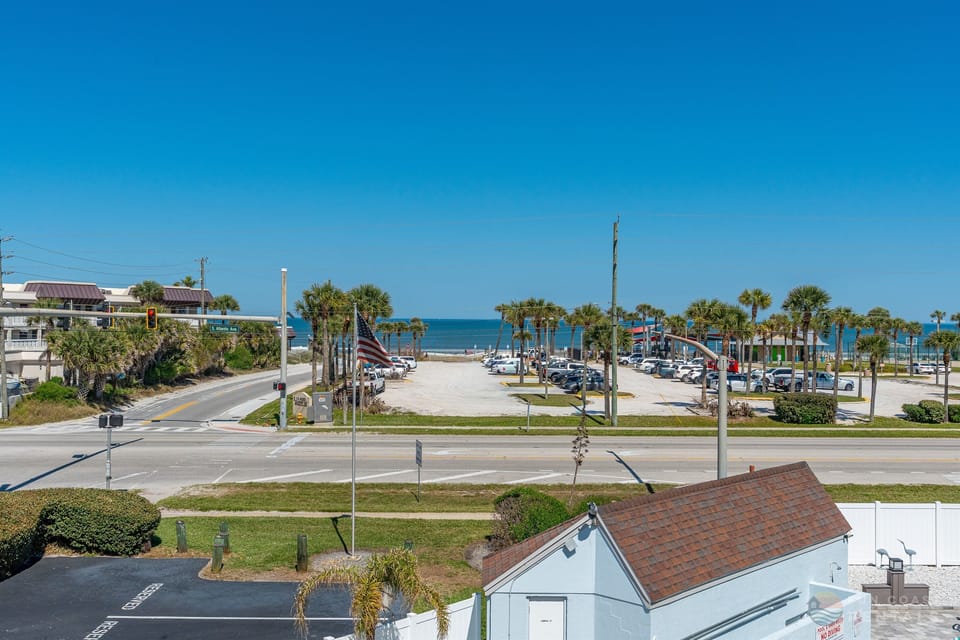 Stunning ocean views from your balcony!