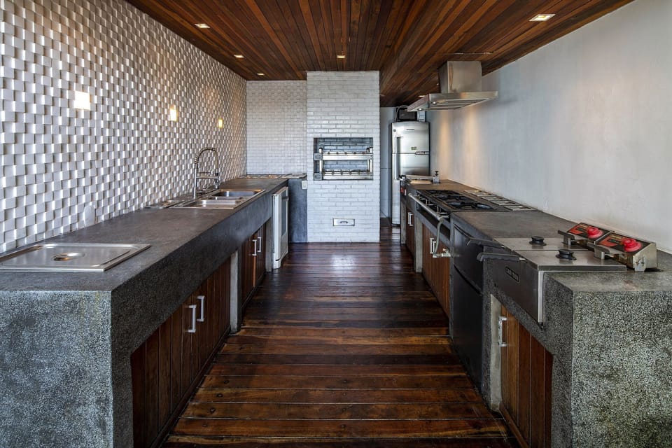 Kitchen or kitchenette