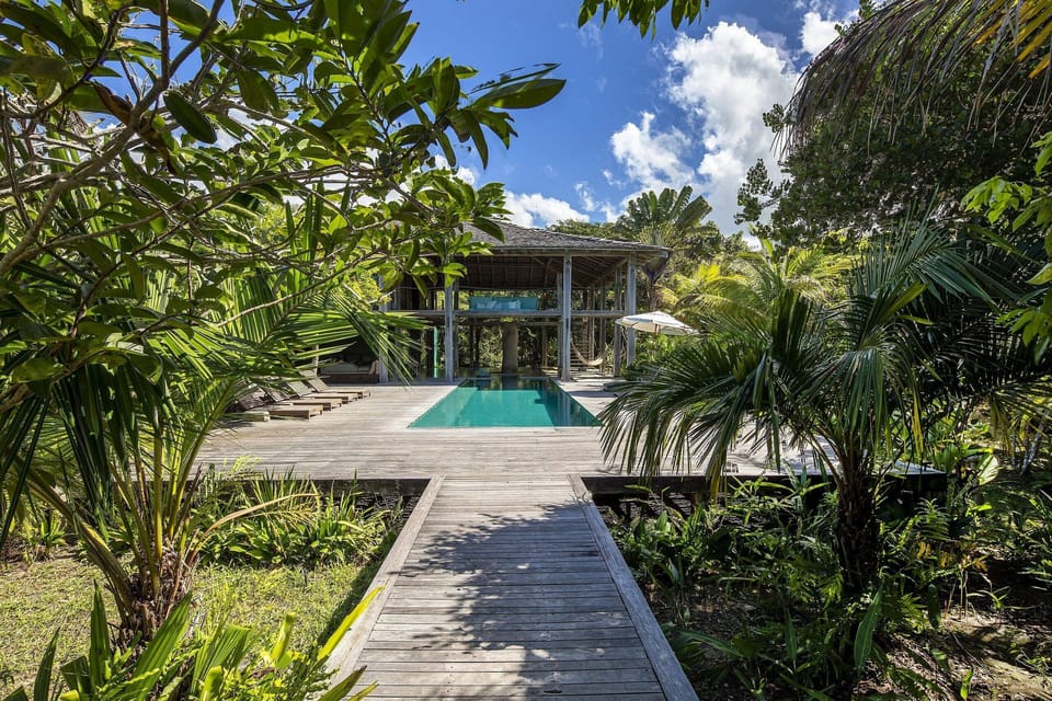 Facade / entrance,Garden,Property building,Swimming pool