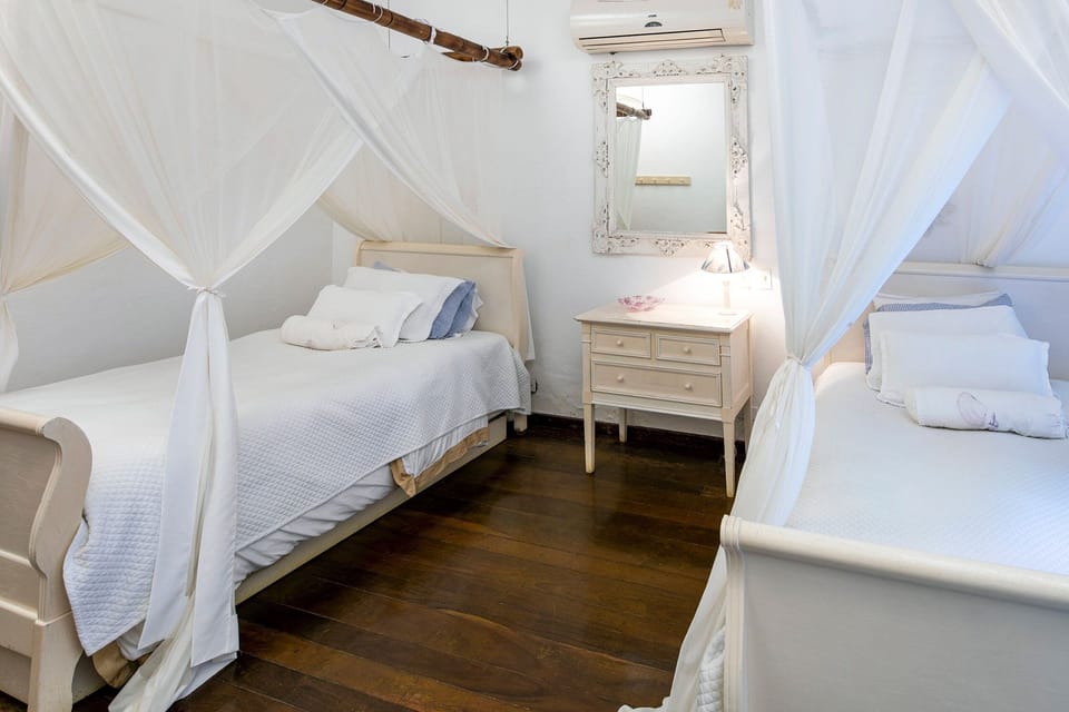 Bed,Bedroom