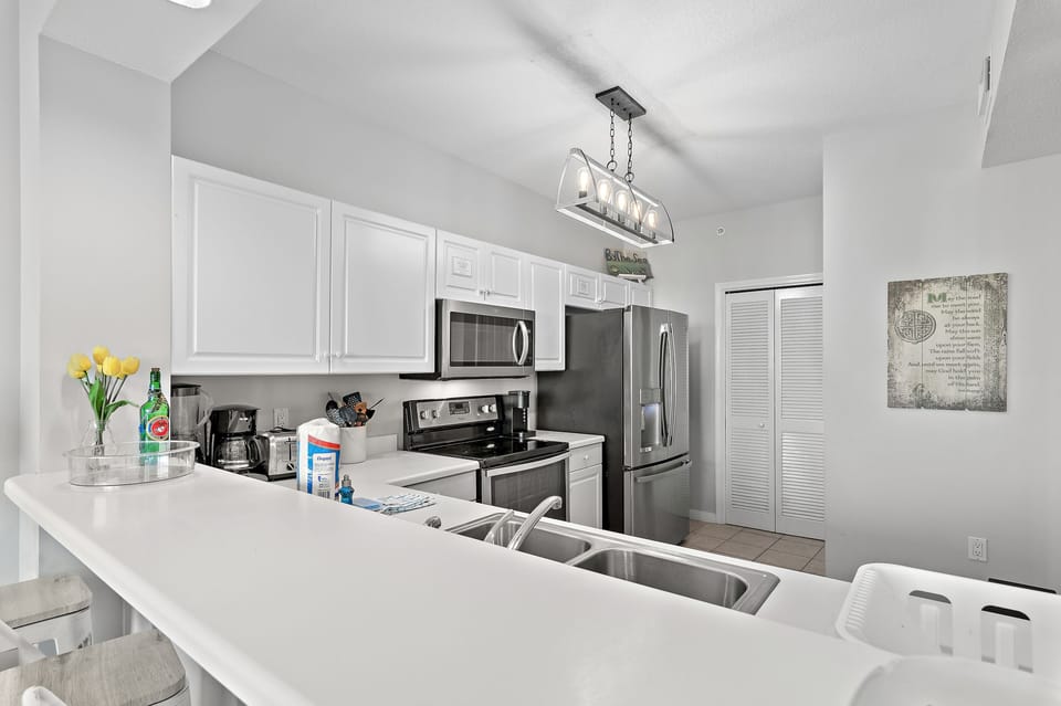 Full kitchen