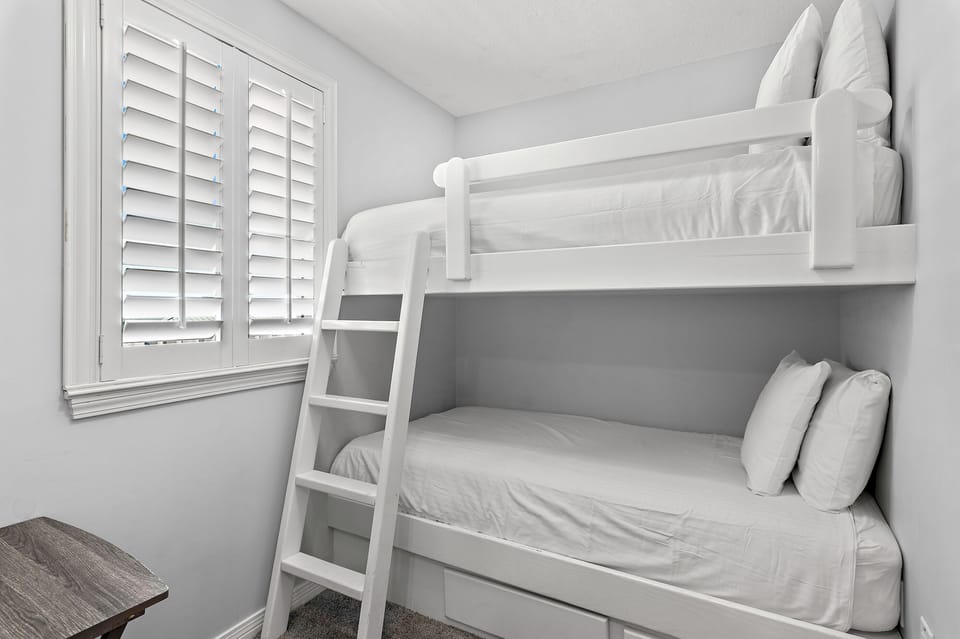 Bunk bedroom