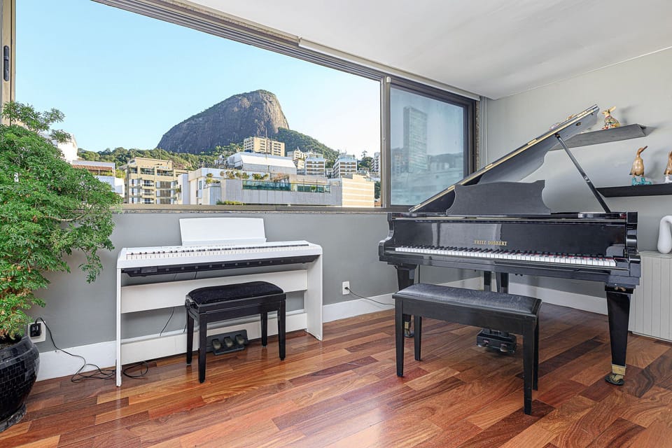 City view,Living Room,Mountain view