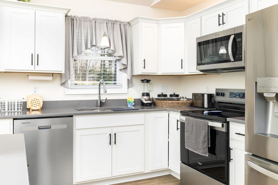 Well-equipped kitchen ideal for family meals and gatherings.