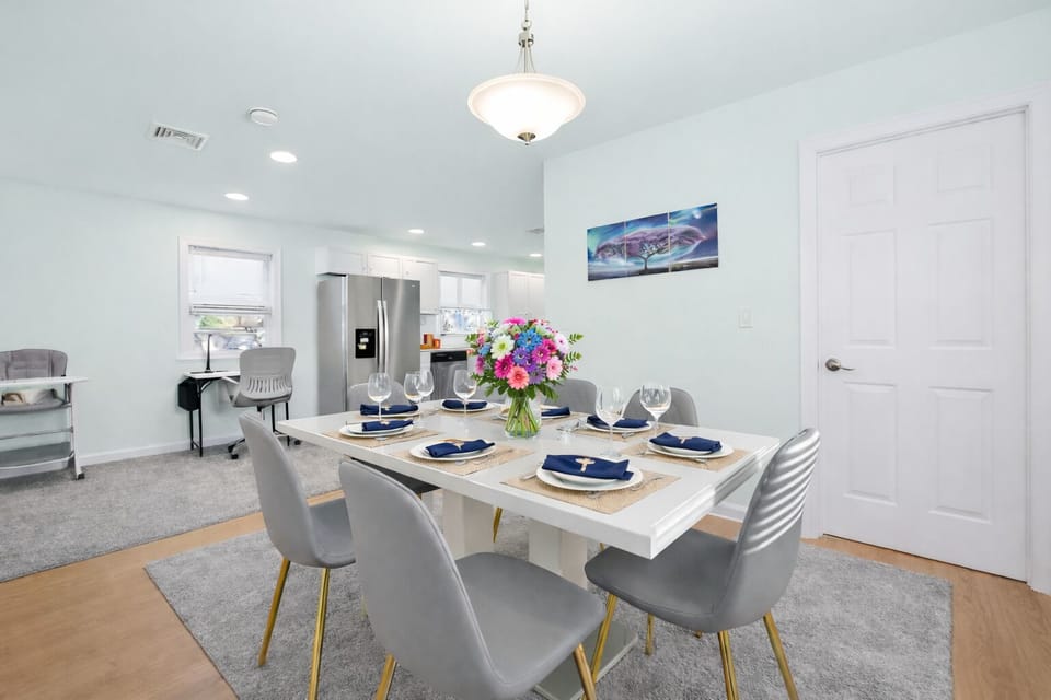 Dining area # 2 on the 2nd Floor. High Chair available . Central AC/ heat.