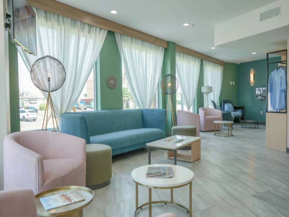 Stretch out in the airy lobby lounge between daily outings.