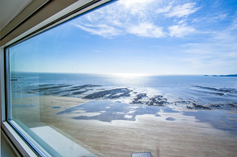 High Floor Meridian Tower - 3 Bedroom - Swansea (10214)