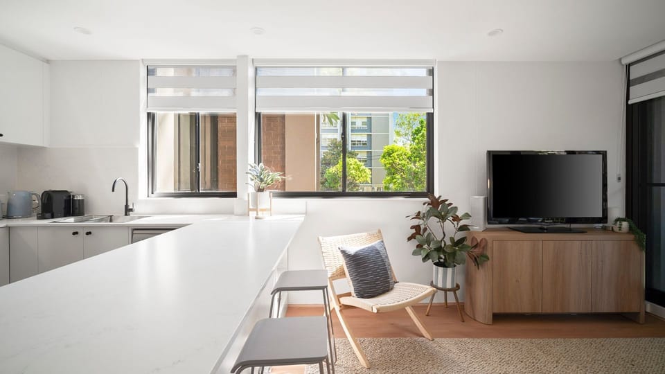 Breakfast bar, kitchen and island bench