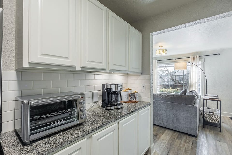 Kitchen has stocked coffee bar, coffee pot (single serve or 12 cups)
