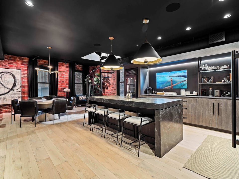Large kitchen w/ long island, bar seating & open layout for entertaining