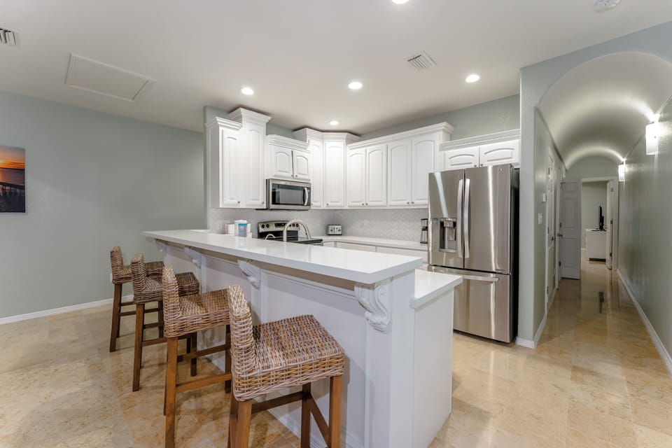 We are sure this bonus breakfast bar will be the setting of a buffet-style breakfast feast. Dig in!
