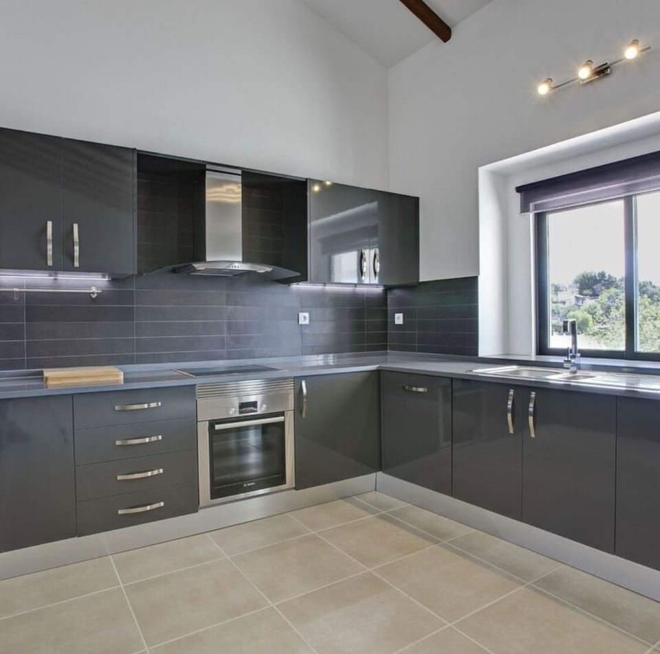Main villa kitchen